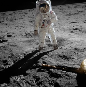 596px-Aldrin_Apollo_11_original